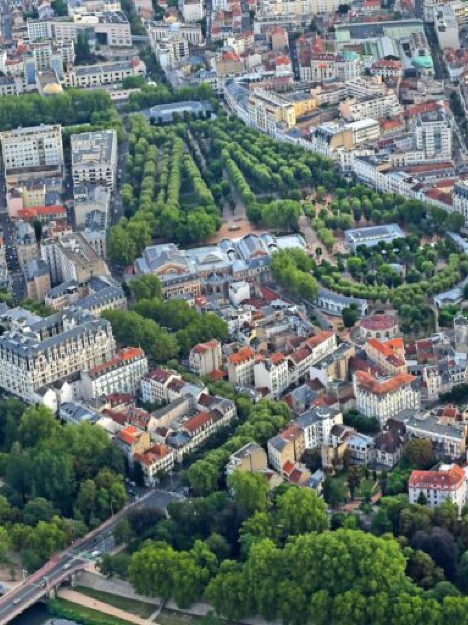 Vue aérienne de Vichy dans l'allier